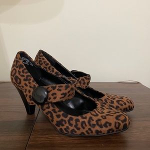 Jaclyn Smith cheetah Mary Janes Heels Pumps